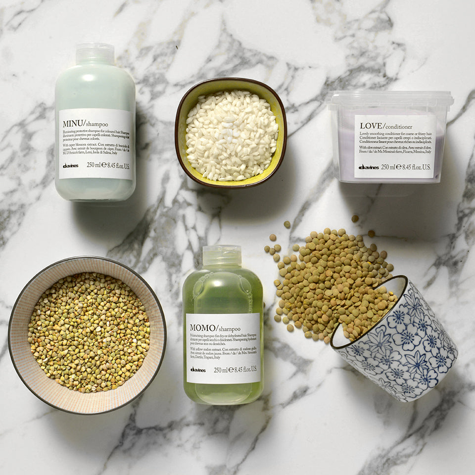 Davines shampoo og conditioner fra MINU, MOMO og LOVE serien sammen med naturlige ingredienser.